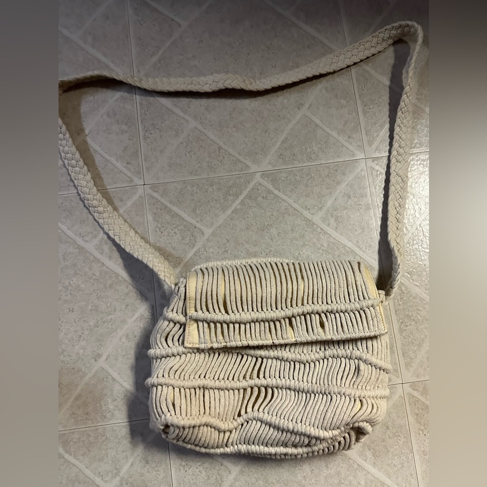Universal Thread cream String Fringe purse - Picture 4 of 5